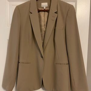 Classic Judith & Charles camel blazer single button